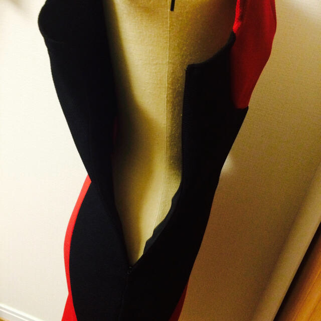 ロング丈 胸元スリット タイト ワンピースドレス レディースのフォーマル/ドレス(その他ドレス)の商品写真