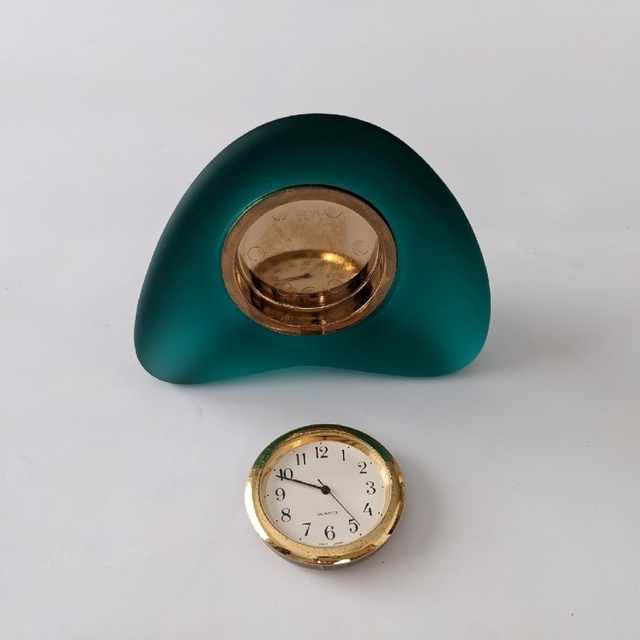 置き時計　ガラス製 インテリア/住まい/日用品のインテリア小物(置時計)の商品写真