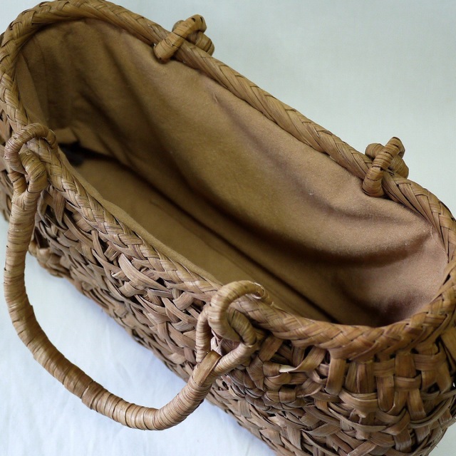 山葡萄（やまぶどう）かごバッグ 最高級天然素材 乱れ編み 三日月型 B4 レディースのバッグ(かごバッグ/ストローバッグ)の商品写真