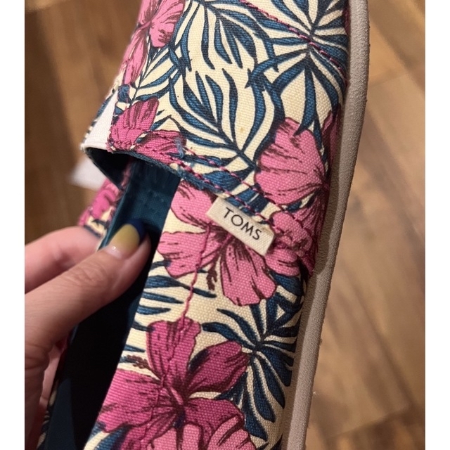 TOMS(トムズ)のTOMS スリッポン　22cm（W5） レディースの靴/シューズ(スリッポン/モカシン)の商品写真