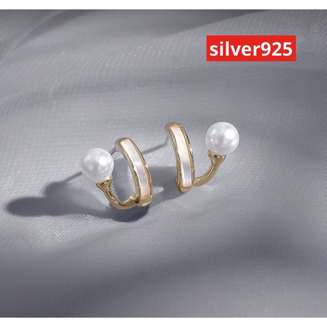 silver925 パール×ホワイトカラーのレイヤード風ピアス　低アレルギー レディースのアクセサリー(ピアス)の商品写真