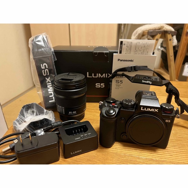 LUMIX S5  DC-S5k  レンズキット　予備バッテリー、ブラケット付