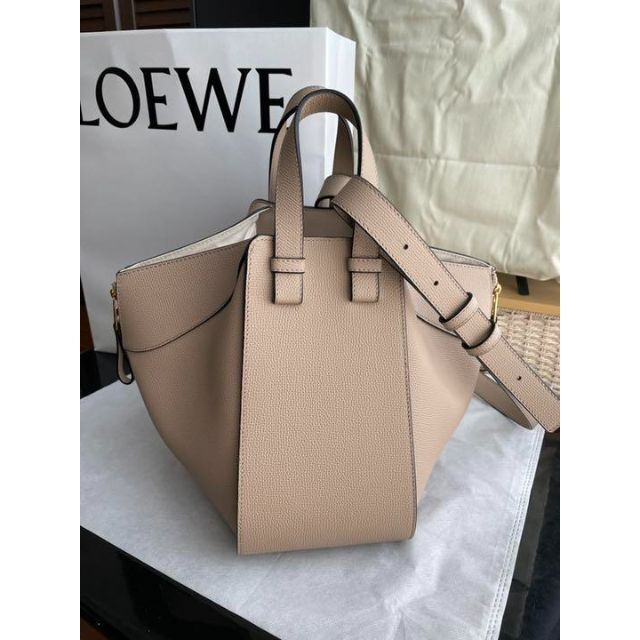送料無料(一部地域を除く)】 LOEWE ハンモックバッグ スモール