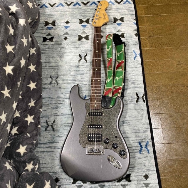 squier ストラトキャスター ギター ブラック