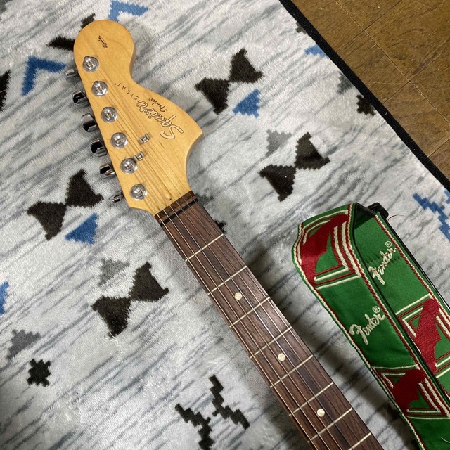 squier ストラトキャスター ギター ブラック