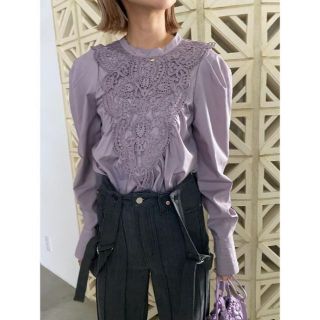 アメリヴィンテージ(Ameri VINTAGE)の完売色 新品 AMERI CHEST LACE TUCK BLOUSE パープル(シャツ/ブラウス(長袖/七分))