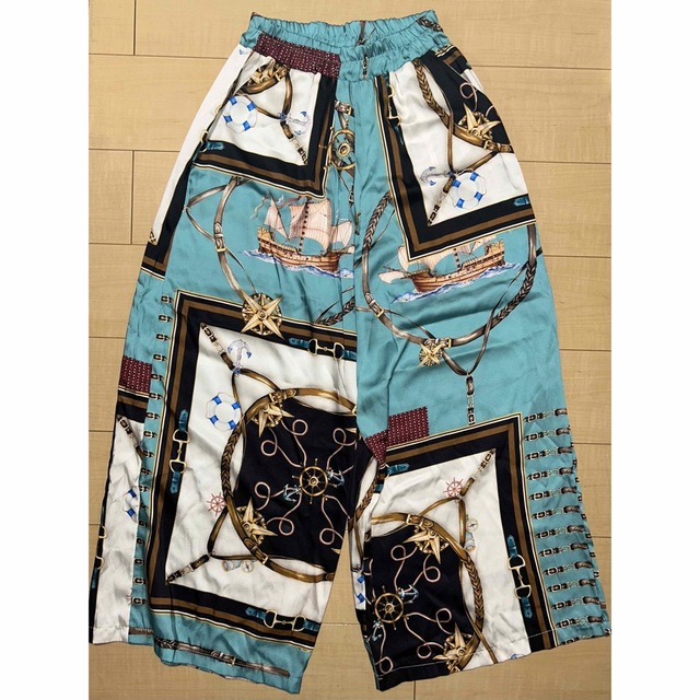 ANAP(アナップ)のマリン　スカーフ　エメラルド　グリーン　スカート　パンツ　ズボン　イタリア レディースのパンツ(カジュアルパンツ)の商品写真