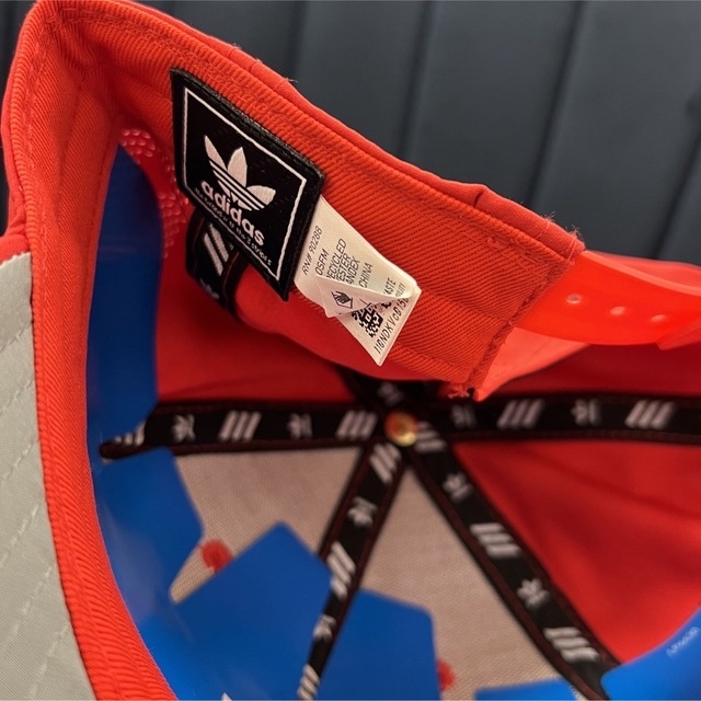 adidas(アディダス)の【新品】adidas USA 帽子  Red  unisex Free メンズの帽子(キャップ)の商品写真
