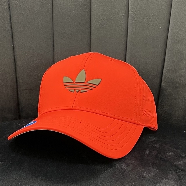 adidas(アディダス)の【新品】adidas USA 帽子  Red  unisex Free メンズの帽子(キャップ)の商品写真