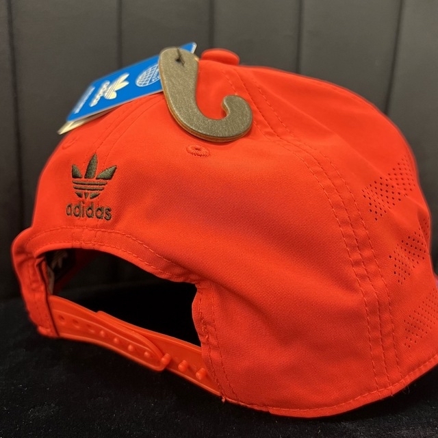 adidas(アディダス)の【新品】adidas USA 帽子  Red  unisex Free メンズの帽子(キャップ)の商品写真