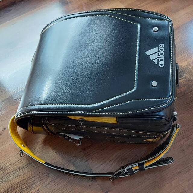 adidas(アディダス)の黒　adidas　ランドセル🎒 キッズ/ベビー/マタニティのこども用バッグ(ランドセル)の商品写真