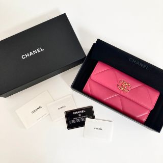 シャネル(CHANEL)のCHANEL 19 マトラッセ ラム 長財布 フラップウォレット ピンク(財布)