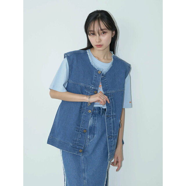 earth music & ecology(アースミュージックアンドエコロジー)の【インディゴ】Lee*e.m.a.e DENIM VEST レディースのトップス(ベスト/ジレ)の商品写真