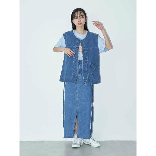 earth music & ecology(アースミュージックアンドエコロジー)の【インディゴ】Lee*e.m.a.e DENIM VEST レディースのトップス(ベスト/ジレ)の商品写真