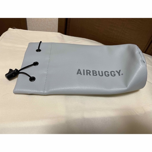 AIRBUGGY(エアバギー)の美品AIRBUGGY合皮ドリンクホルダー保温保冷機能付き新色グレー全機種対応　 キッズ/ベビー/マタニティの外出/移動用品(ベビーカー用アクセサリー)の商品写真