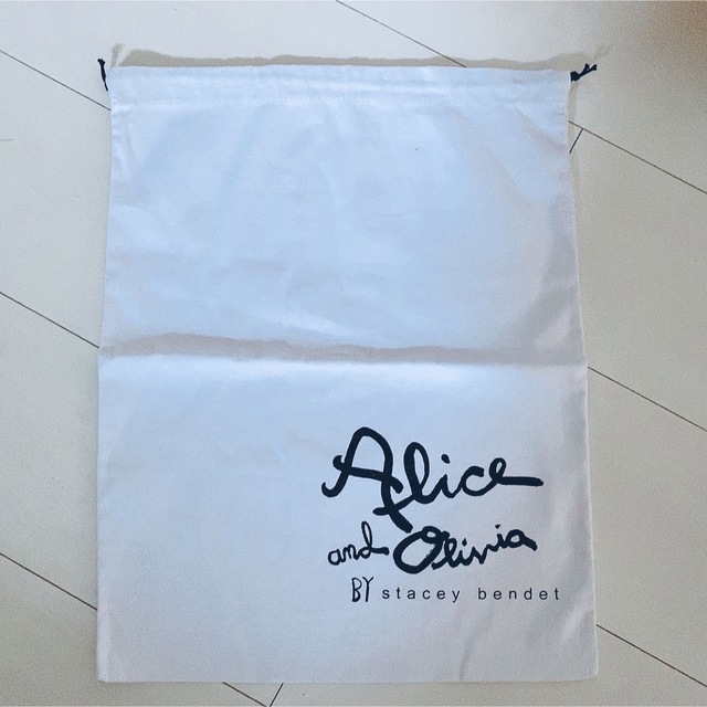 Alice+Olivia(アリスアンドオリビア)のアリスアンドオリビア 保存袋 巾着 レディースのファッション小物(ポーチ)の商品写真