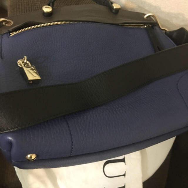 Furla(フルラ)のフルラバイカラー 便利サイズ超美品オマケ付き♡ レディースのバッグ(ハンドバッグ)の商品写真