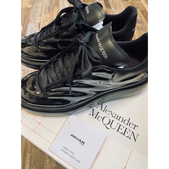 Alexander McQueen(アレキサンダーマックイーン)のALEXANDER McQUEEN(マックイーン)オーバーサイズド ブラック41 メンズの靴/シューズ(スニーカー)の商品写真