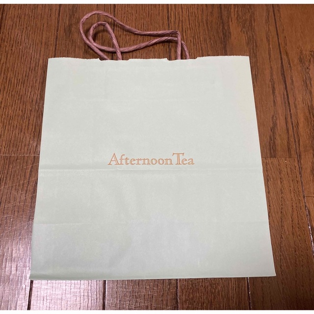 AfternoonTea(アフタヌーンティー)のアフタヌーンティー　利光春華　うさぎとイチゴ　紙袋　ショッパー レディースのバッグ(ショップ袋)の商品写真