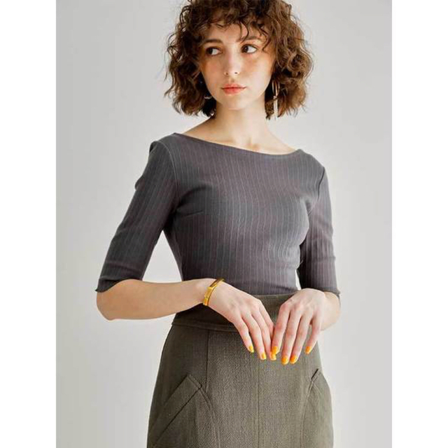 ETRE TOKYO - ETRE TOKYO オープンバックボートネックTシャツの通販 by