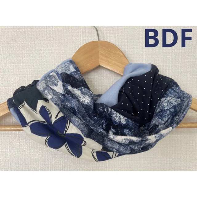 BDFデニム風＆ブルー花柄&ドットスペシャルハンドメイドネックウォーマー新品 レディースのファッション小物(ネックウォーマー)の商品写真