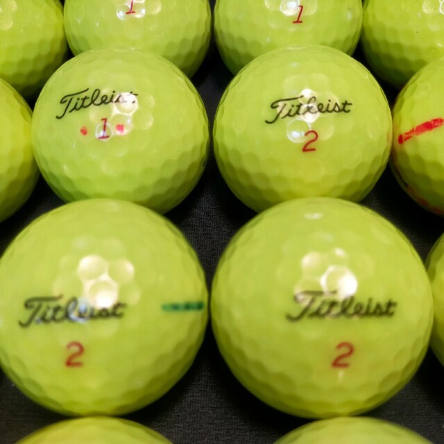 Titleist(タイトリスト)の【良品】'21Pro V1 16球(イエロー) タイトリスト ロストボール スポーツ/アウトドアのゴルフ(その他)の商品写真