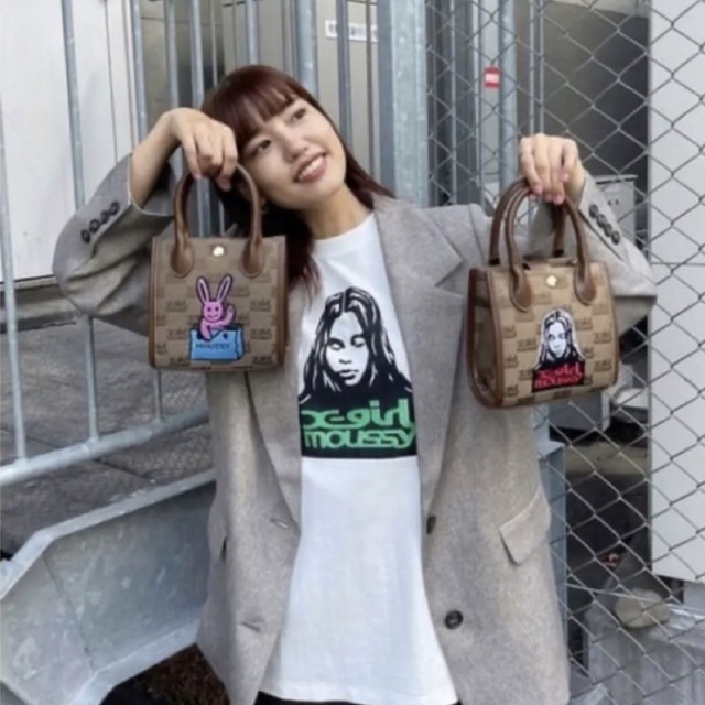 moussy(マウジー)の即完売♡MOUSSY×x-girl♡XG MONOGRAM バッグ♡レッド レディースのバッグ(ショルダーバッグ)の商品写真