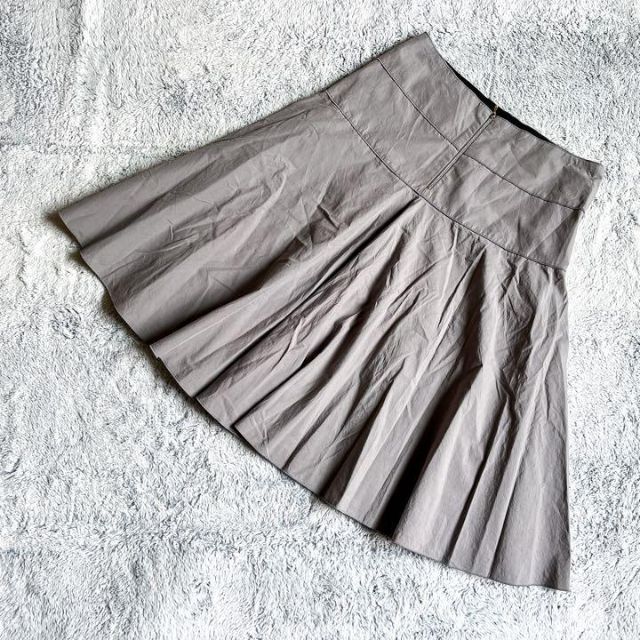 Drawer(ドゥロワー)の【Drawer】ドゥロワー シルク混 ハイウエスト フレアスカート 灰 36 レディースのスカート(ひざ丈スカート)の商品写真