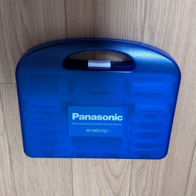 Panasonic(パナソニック)の〈美品〉エネループ 充電器セット スマホ/家電/カメラのスマートフォン/携帯電話(その他)の商品写真