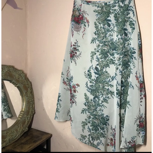 IKUKO イクコ　上品な花柄サイズ2 レーヨンロングスカート  レディースのスカート(ロングスカート)の商品写真