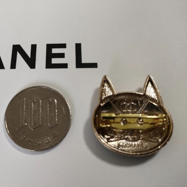 CHANEL(シャネル)のCHANEL ヴィンテージ　ボタン　猫　キャット ハンドメイドの素材/材料(各種パーツ)の商品写真