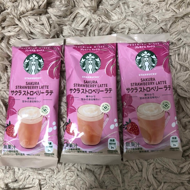 Starbucks(スターバックス)のスタバ　サクラストロベリーラテ 食品/飲料/酒の飲料(コーヒー)の商品写真