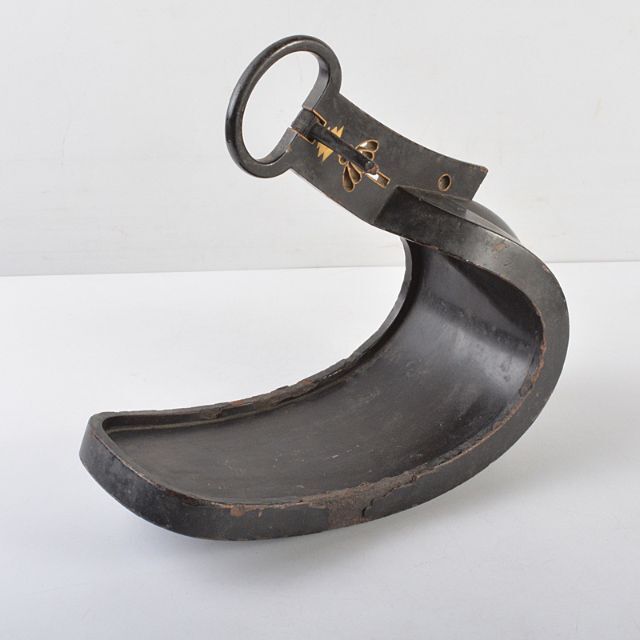 武具 馬具 古鉄 鐙 あぶみ 片足のみ 花生 床飾り C R5573 武具 馬具 古鉄 鐙 あぶみ 片足のみ 花生 床飾り C R5573