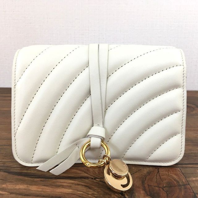 未使用品 Chloe 三つ折り財布 ホワイト 箱付き 228