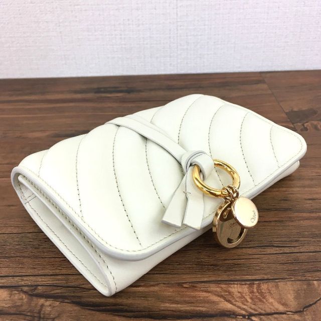 Chloe(クロエ)の未使用品 Chloe 三つ折り財布 ホワイト 箱付き 228 レディースのファッション小物(財布)の商品写真