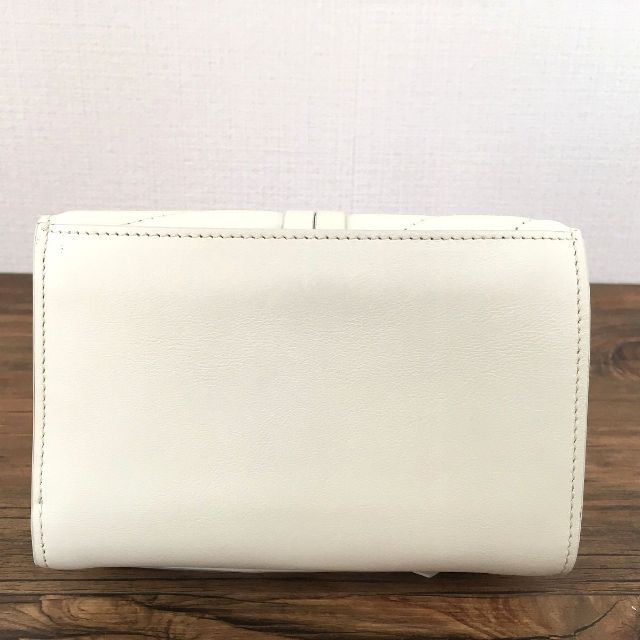 Chloe(クロエ)の未使用品 Chloe 三つ折り財布 ホワイト 箱付き 228 レディースのファッション小物(財布)の商品写真