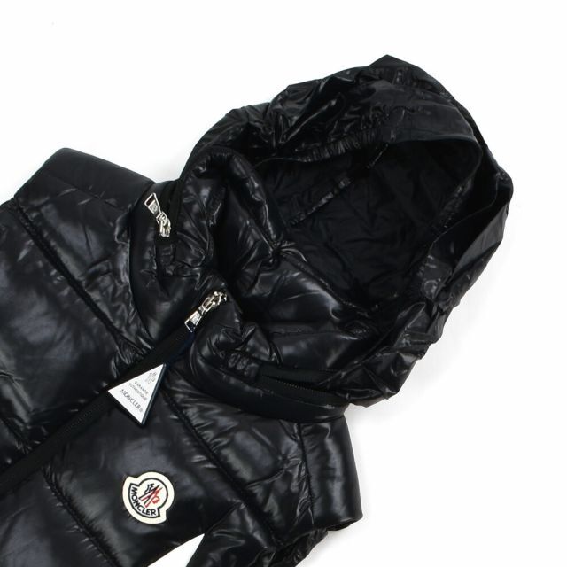 MONCLER(モンクレール)の【BLACK】モンクレール ダウンベスト キッズ キッズ/ベビー/マタニティのキッズ服女の子用(90cm~)(ジャケット/上着)の商品写真