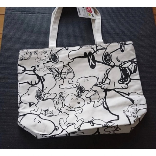カウズ スヌーピー ユニクロ トートバッグ 4種 kaws UNIQLO の カウズ スヌーピー ユニクロ トートバッグ 4種 kaws UNIQLO の