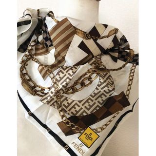 フェンディ(FENDI)の新品フェンディFENDI◆レア柄★大判ハンカチミニスカーフ★膝掛け58×58㎝(バンダナ/スカーフ)