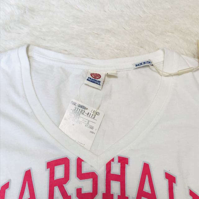 FRANKLIN&MARSHALL(フランクリンアンドマーシャル)のFRANKLIN&MARSHALL アーチロゴ VネックTシャツ ホワイト 半袖 レディースのトップス(Tシャツ(半袖/袖なし))の商品写真