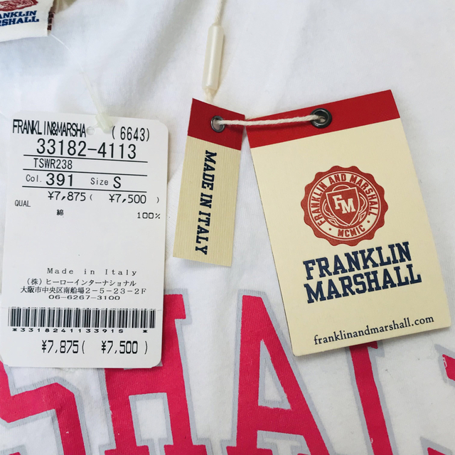 FRANKLIN&MARSHALL(フランクリンアンドマーシャル)のFRANKLIN&MARSHALL アーチロゴ VネックTシャツ ホワイト 半袖 レディースのトップス(Tシャツ(半袖/袖なし))の商品写真
