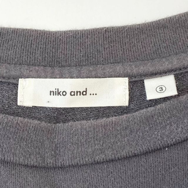niko and…　　　ニコアンド　　　カレッジロゴ入りスウェット　　　サイズ3 6