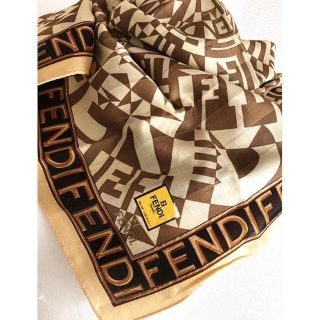 フェンディ(FENDI)の【レア柄】フェンディFENDIハンカチミニスカーフ★膝掛け（0312E32500(バンダナ/スカーフ)