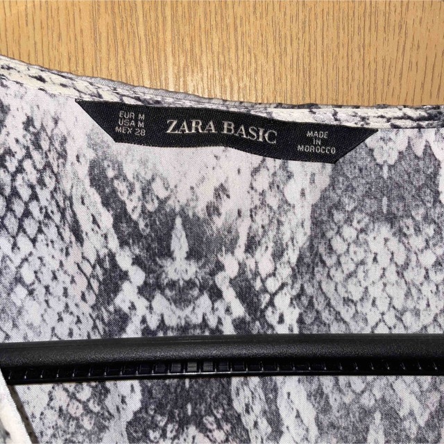 ZARA(ザラ)のZARA パイソン柄 ワンピース Mサイズ レディースのワンピース(ミニワンピース)の商品写真