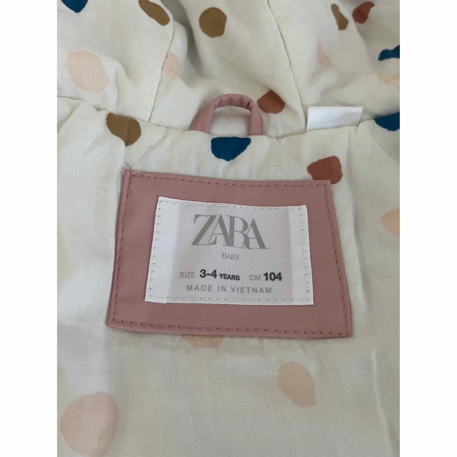 ZARA KIDS(ザラキッズ)のZARA kids レインジャケット 100 キッズ/ベビー/マタニティのキッズ服女の子用(90cm~)(ジャケット/上着)の商品写真