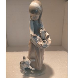 リヤドロ lladro 子猫をエプロンに following her cats