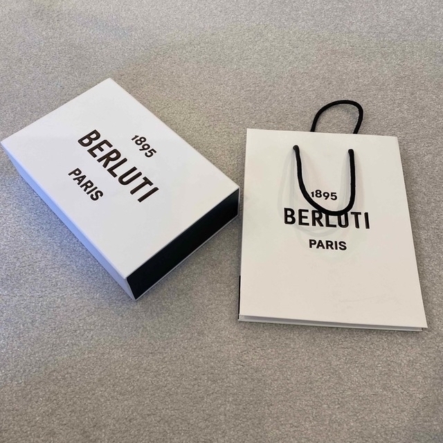 Berluti(ベルルッティ)のBERLUTI 1895 PARIS  レディースのバッグ(ショップ袋)の商品写真