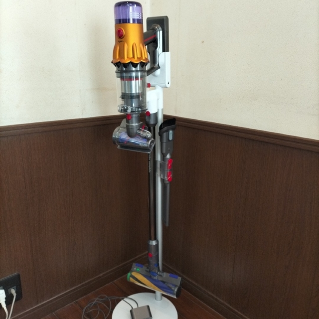 Dyson(ダイソン)のＶ１２.SV３０detect slimメンテナンス済みです。 スマホ/家電/カメラの生活家電(掃除機)の商品写真