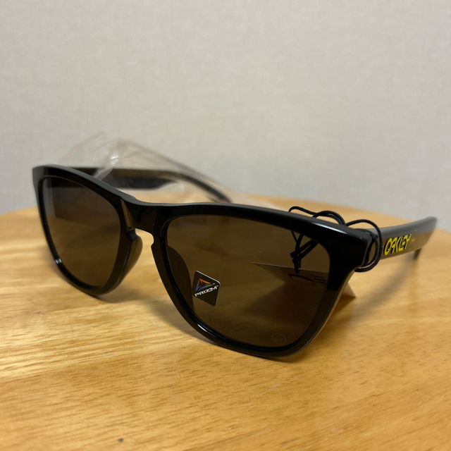 FRAGMENT×OAKLEY frogskins Vivid Yellow