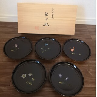 銘々皿　５枚　高級美術漆器　黒に季節の花(食器)